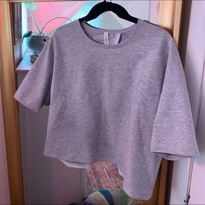 LuLu Lemon Minimal Crop Tee. Gray, size 8.